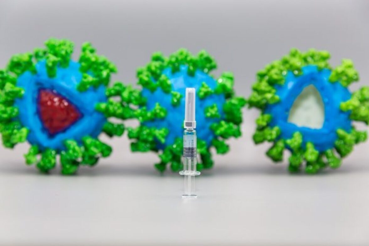 Российская вакцина против коронавируса может выйти на рынок в середине августа