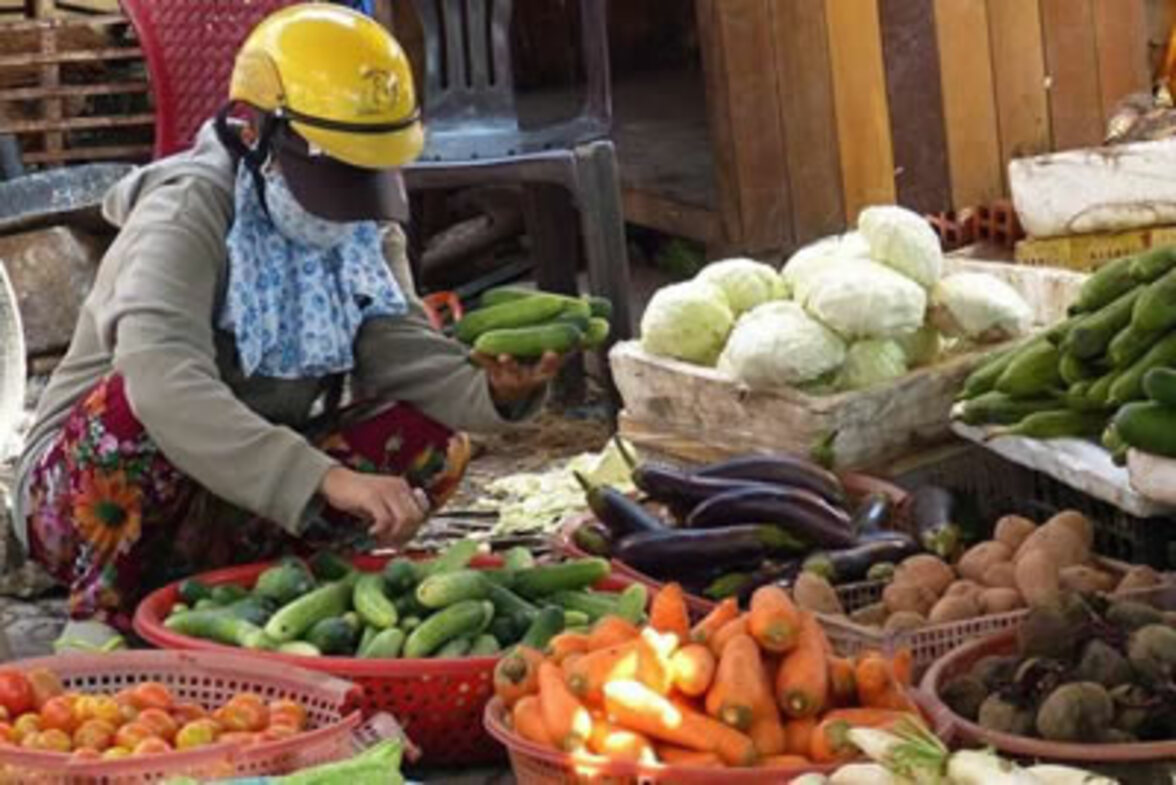 КОВИД-19 и передача через пищу: мясо, молочные продукты, орехи, фрукты и овощи - потенциальные носители, но не могут распространять вирус