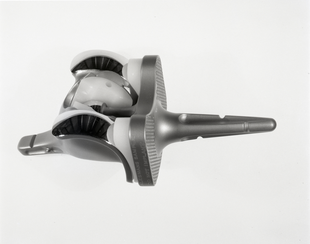 Инфицирование протеза сустава M . tuberculosis встречается редко, но возможно у некоторых пациентов