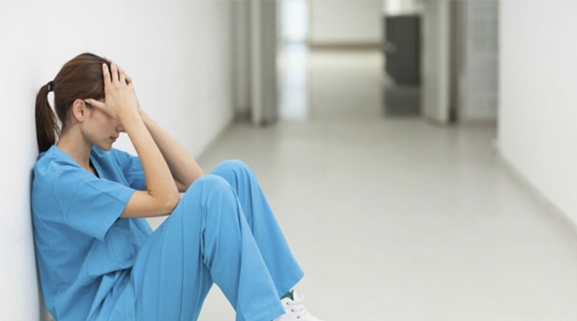 Пандемический стресс, выгорание чаще встречаются у женщин в медицине, чем у мужчин