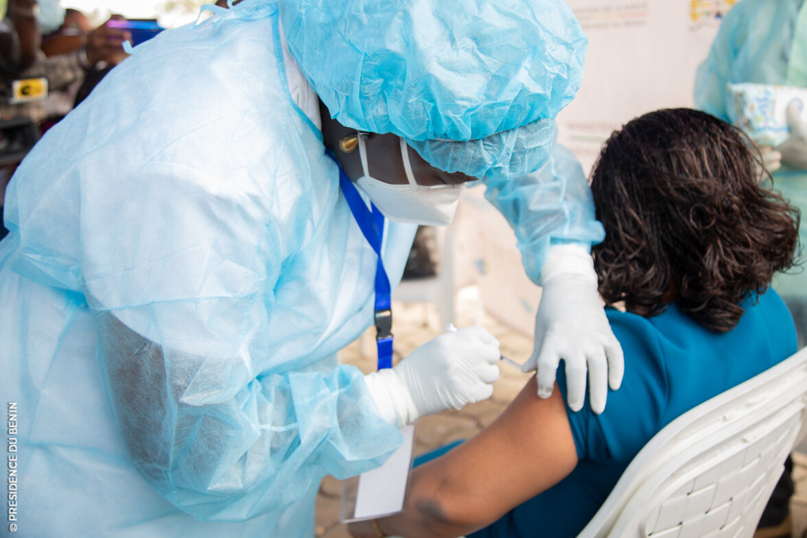 Минздрав РФ одобрил проведение клинических испытаний вакцины от COVID-19 у детей младше 12 лет