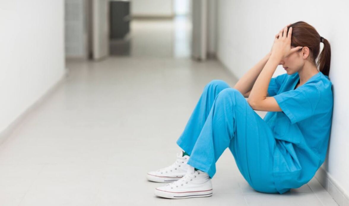 Медицинские работники с положительным тестом мазка чаще сталкиваются с длительным COVID