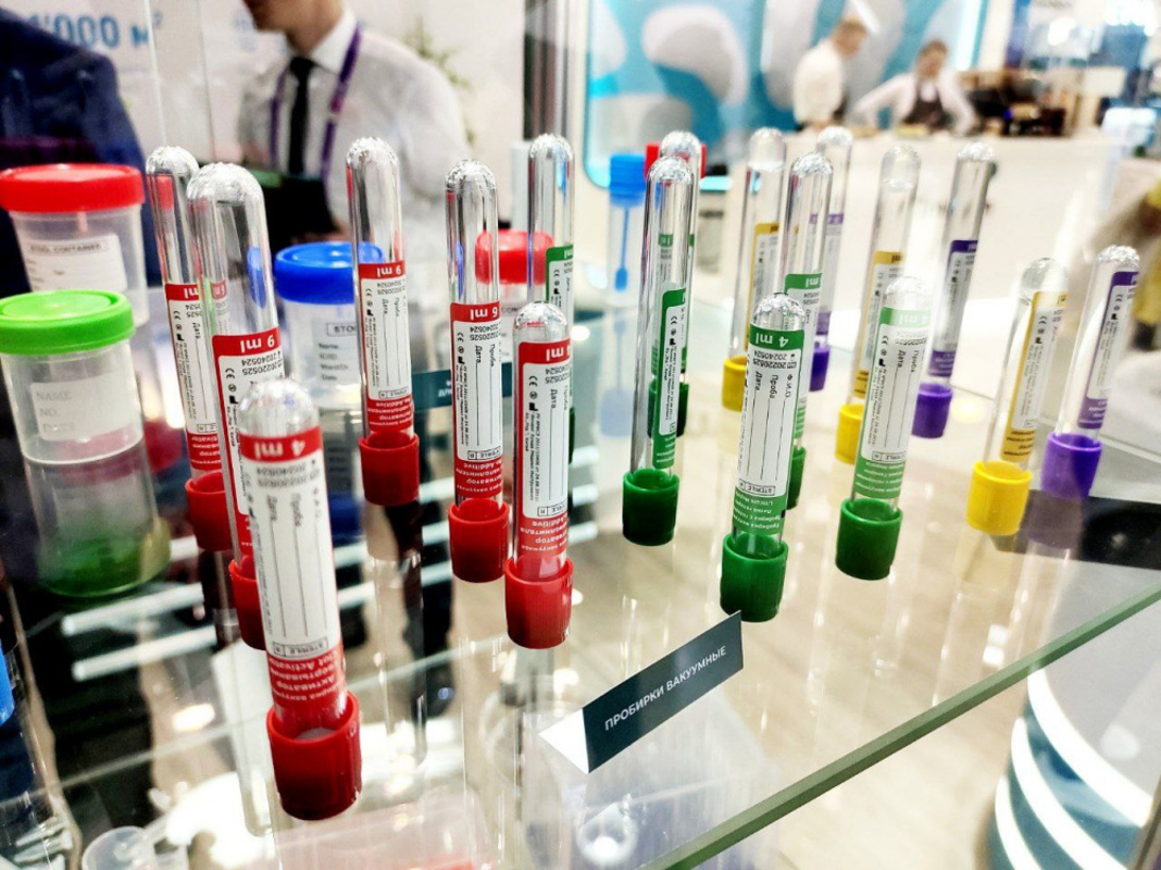 Минздраву разрешили не запасать расходники для лабораторных исследований на COVID-19