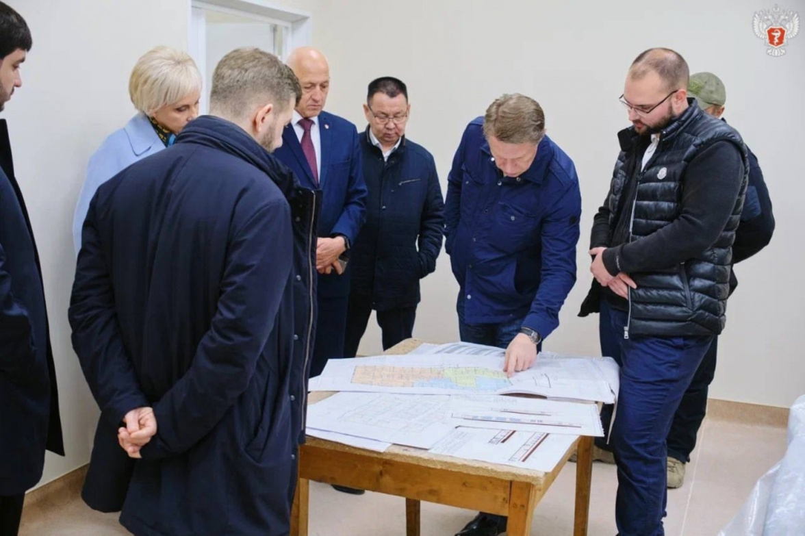 Минздрав проинспектировал возведение инфекционного корпуса в Чукотском АО