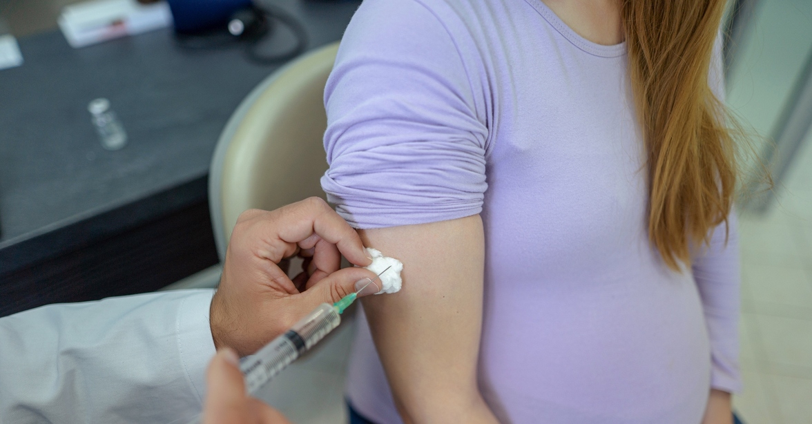 FDA одобрило вакцину против РСВ компании Pfizer для защиты новорожденных