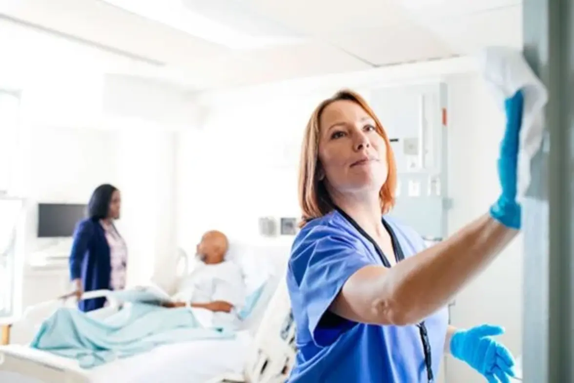 Хлор не более эффективен, чем вода, для уничтожения C. difficile, показало исследование