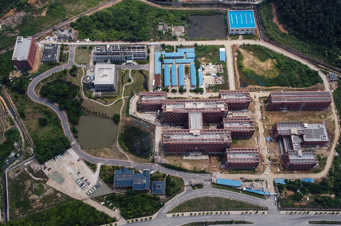 Первый крупный опрос научных мнений об лабораторной утечке SARS-CoV-2 вызвал новый фурор в социальных сетях