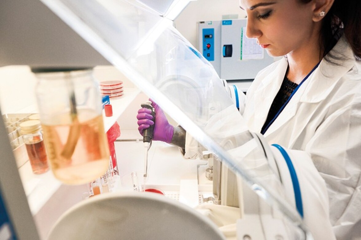 Универсальное, нецелевое обнаружение бактерий в тканях с использованием метаболомики