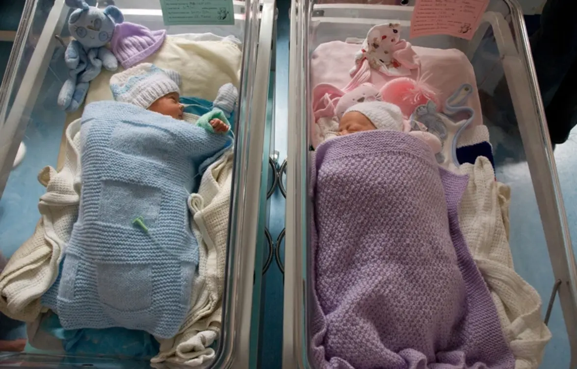 Пол при рождении не всегда случаен - возраст матери и генетика могут сыграть свою роль